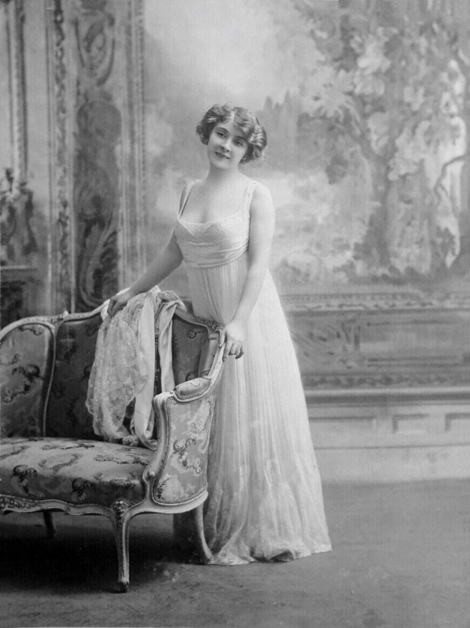 Amélie Diéterle při svém debutu herečky v Théâtre des Variétés. od Nadar