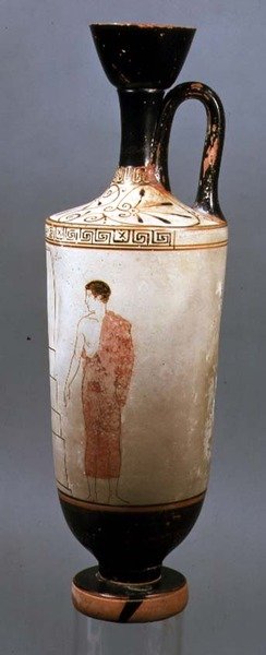Podkrovní bíle broušený lekythos zdobený mladíkem v šedém himationu, z Laurium, Attica, cca 450-425 př. n. l. (keramika) (viz obr. 104791) od Achilles Painter