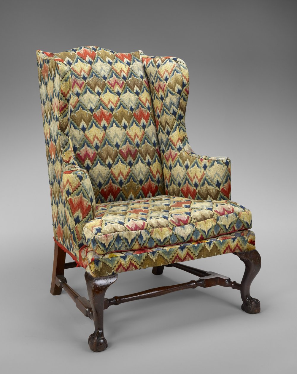 Easy Chair, 1750-1800 (mahagon; javor, bílá borovice a originální vlněná výšivka na lněném plátně) od American School