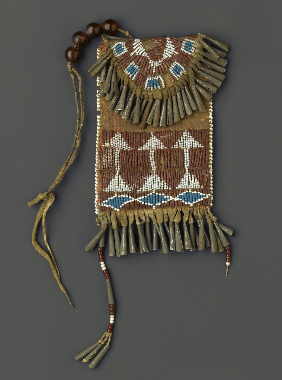 Dámské pouzdro na opasek, možná Ute nebo Kiowa, 1880-90 (hedi, kov, korálky a pigment) od American School