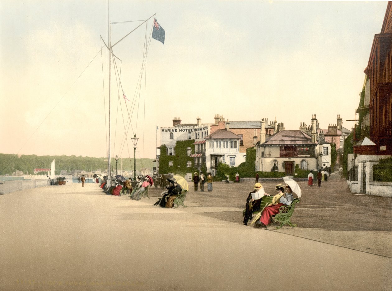 The Promenade, Cowes, IOW, hospoda. c.1890 - 1900 (chromolitograf) od English Photographer
