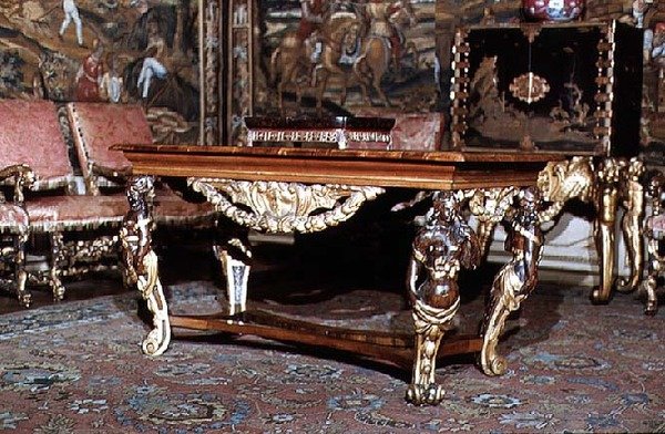 Stůl s náročně vyřezávanými nohami, cca 1675 (ořech a borovice) od English School