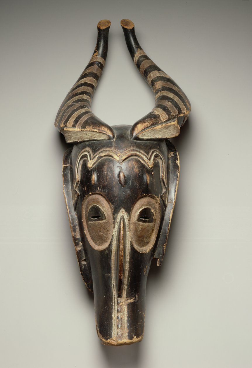 Antilopí maska Zamle, kultura Guro, Pobřeží slonoviny (dřevo s pigmentem) od African