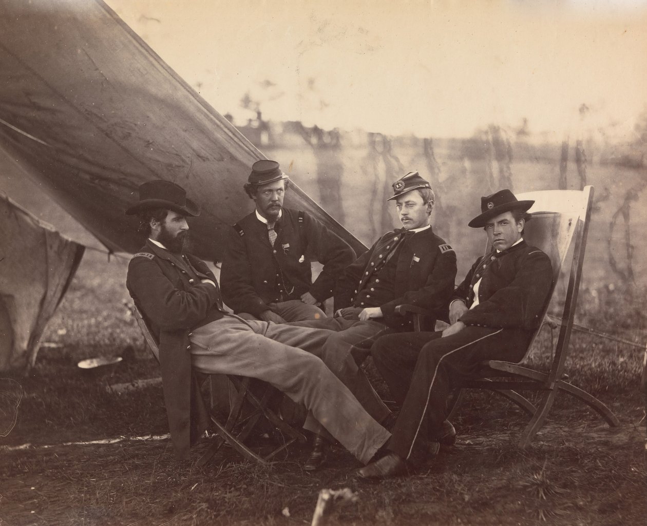 [Čtyři důstojníci], ca. 1864. od Alexander Gardner