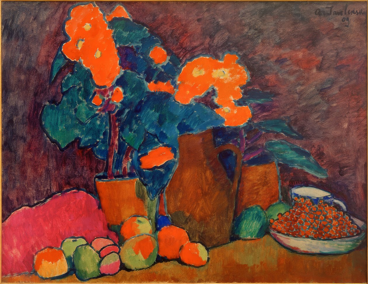 Zátiší s květinami, ovocem a lahví od Alexej von Jawlensky