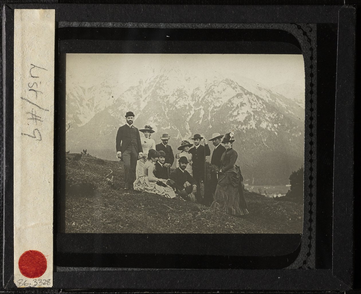 Family & Friends ve společnosti Mittenwalk, c. 1884. od Alfred Stieglitz