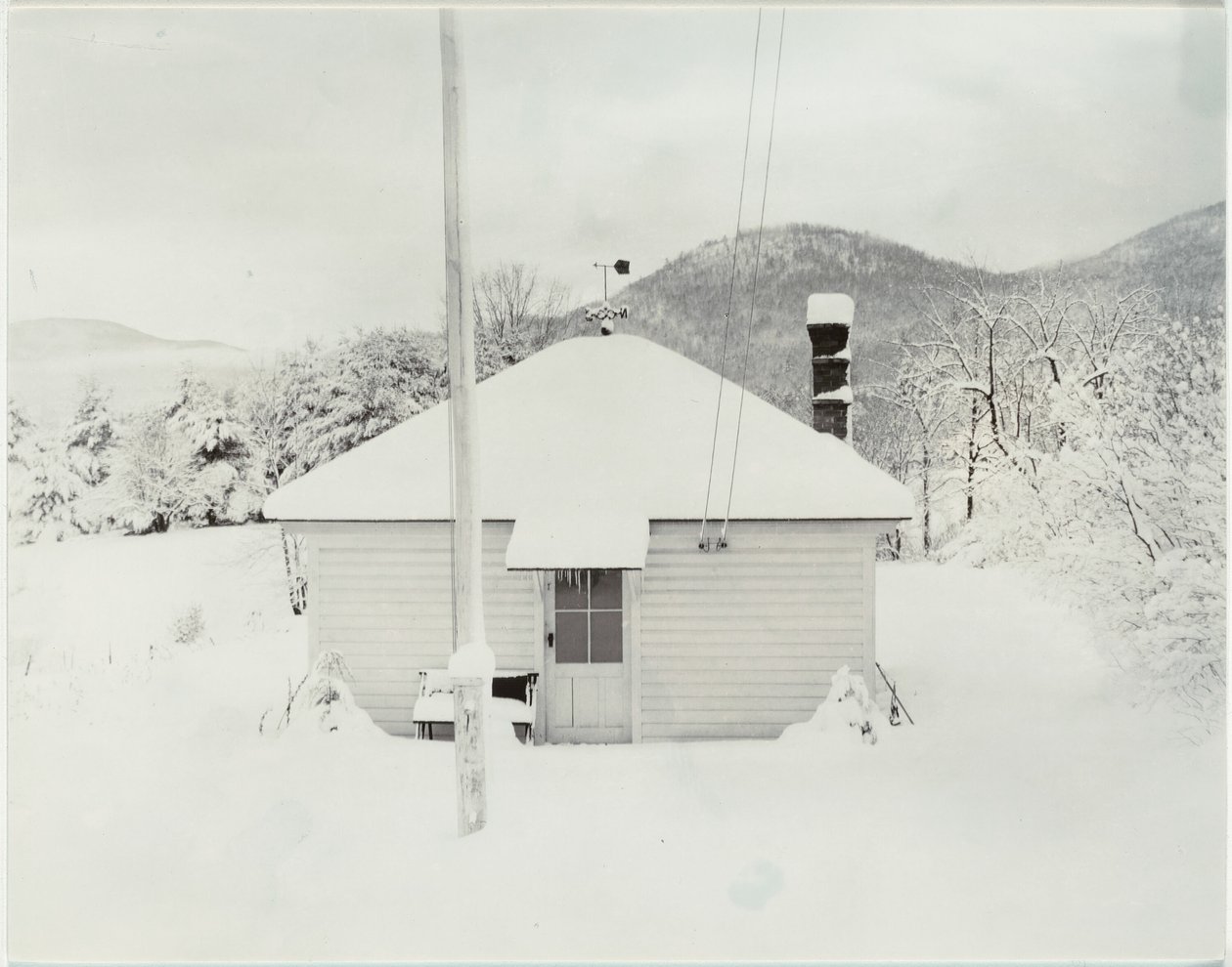 První sníh a domeček od Alfred Stieglitz