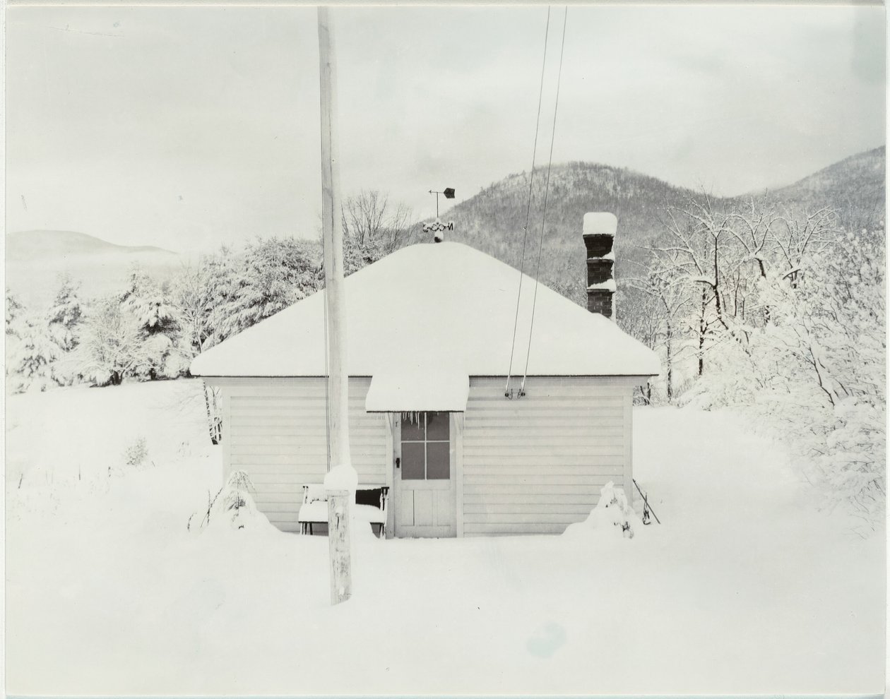 První sníh a domeček, 1923. od Alfred Stieglitz
