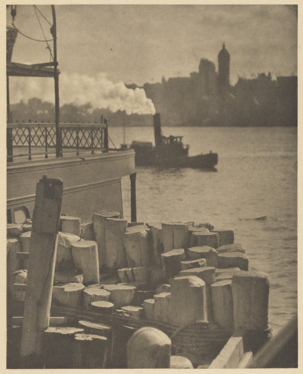 Město přes řeku od Alfred Stieglitz