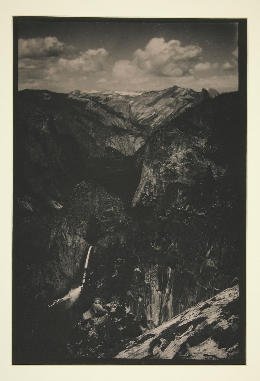 Yosemite: Vzdálený vodopád od Alvin Langdon Coburn