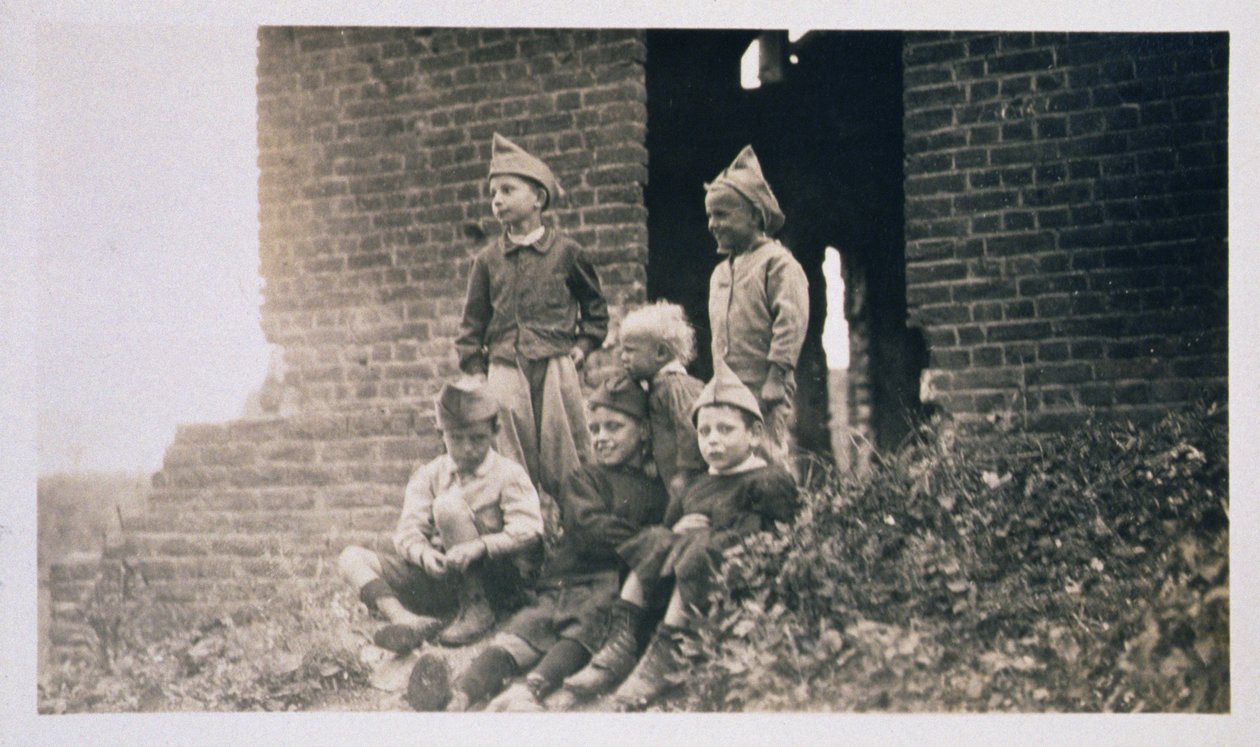 Děti ve Francii po první světové válce, 1919 od American Photographer