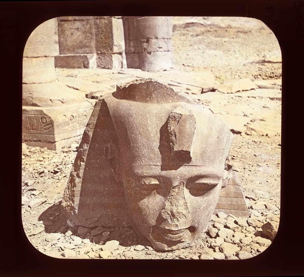 Egypt - Ramesseum, hlava kolosu Ramsese II, Théby (skluzavka s lucernou) od American Photographer