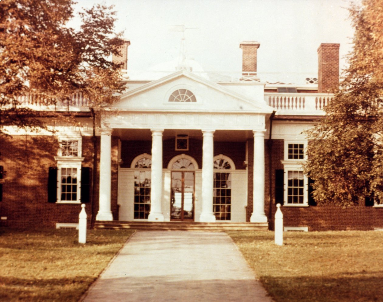 Východní průčelí Monticella, domu Thomase Jeffersona (1743-1826), postaveného roku 1772 od American School