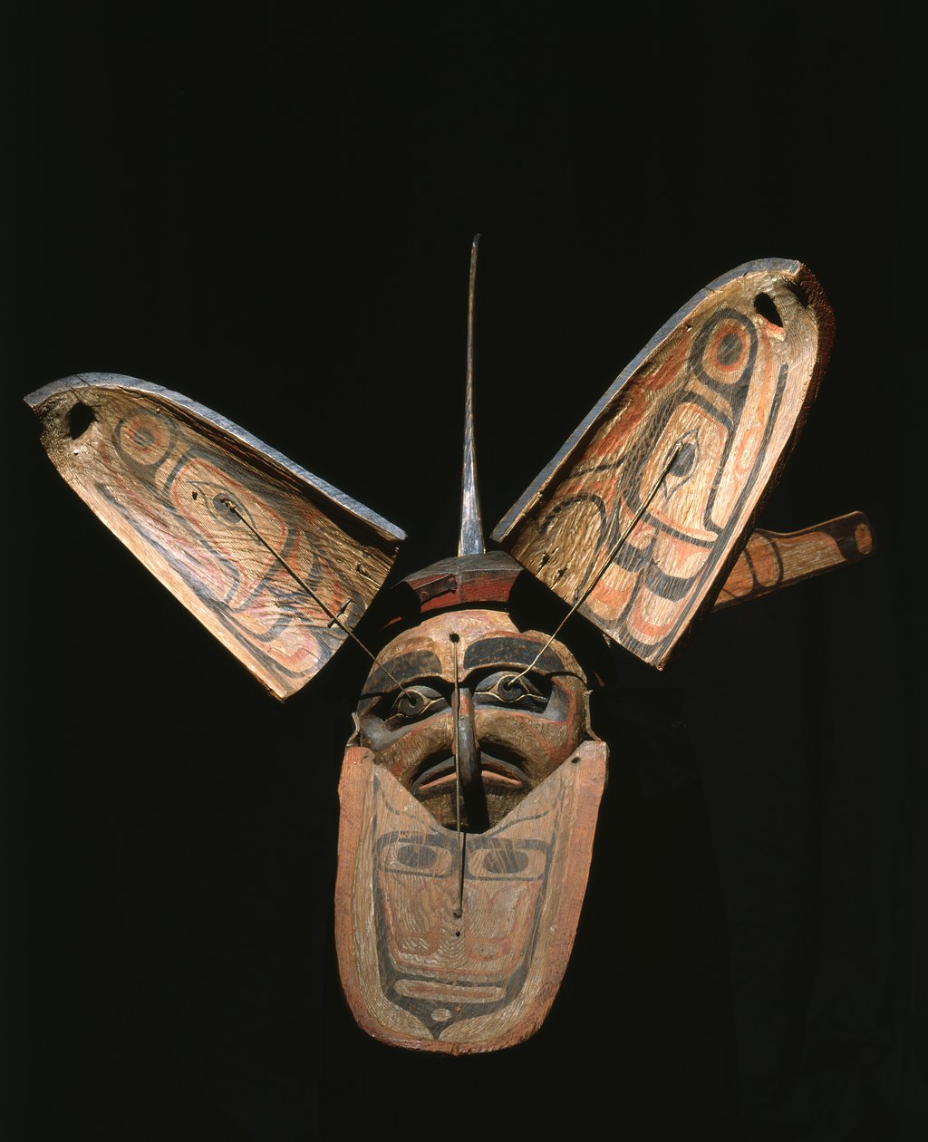 Transformační maska Kwakiutl (polychromované dřevo) od American School