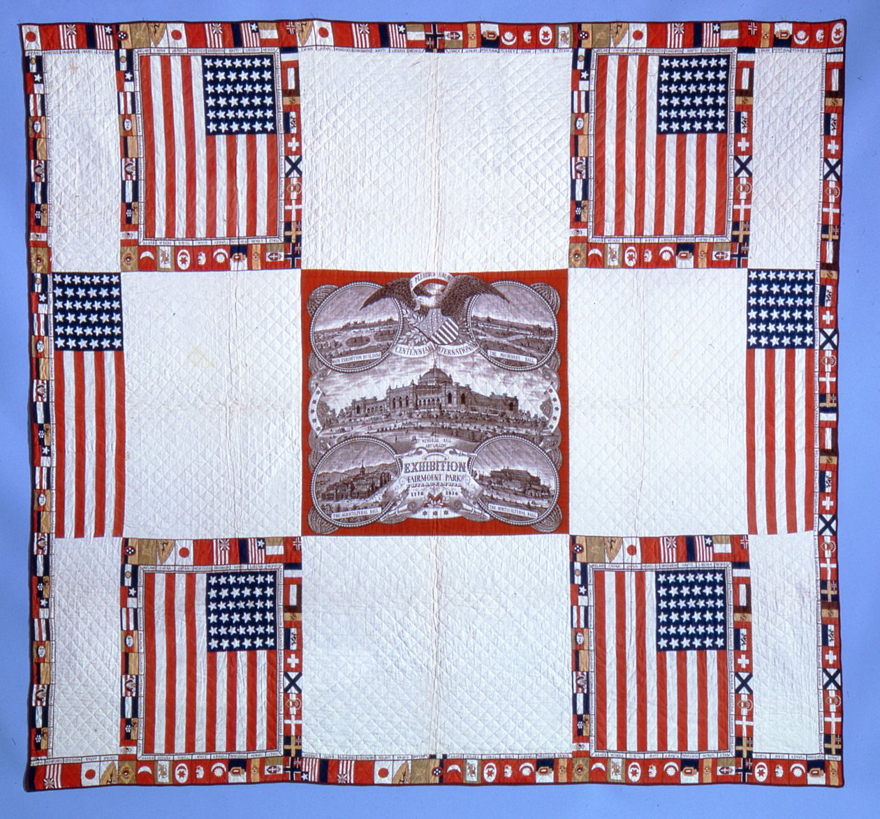 Centennial quilt, Massachusetts, 1876 (bavlna) od American School