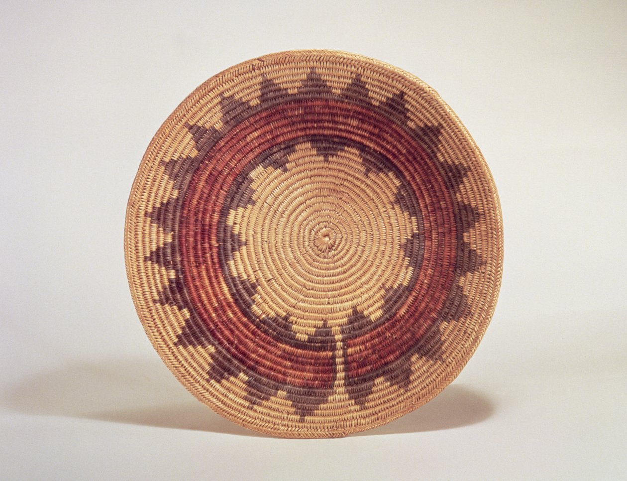Hopi košík (tkané vlákno) od American School