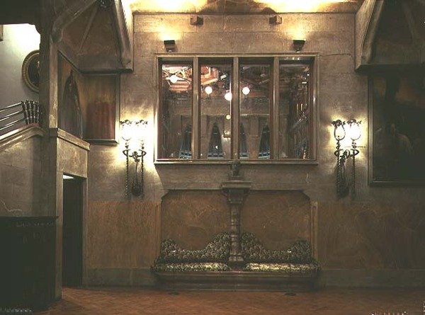 Velký sál od Antoni Gaudi