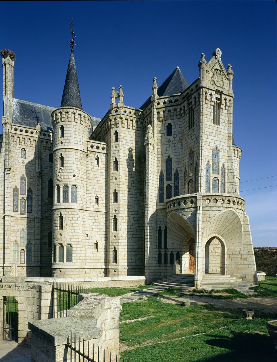 Biskupský palác od Antonio Gaudi