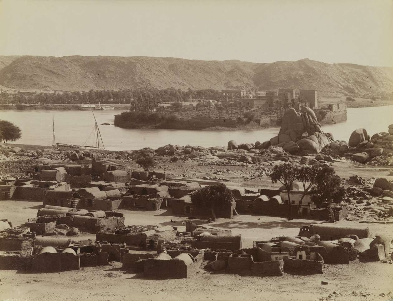 Philae, pohled od jihu od Antonio Beato