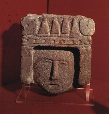 Aztécká vyřezávaná hlava od Aztec