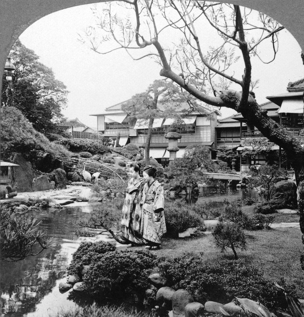 Japonské služky v zahradě, 1904. od B. L. Singley