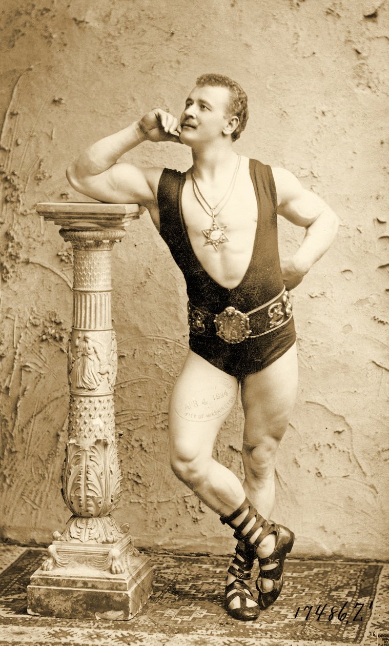Eugen Sandow, v klasické starověké řecko-římské póze, kolem roku 1894 od Benjamin J. Falk