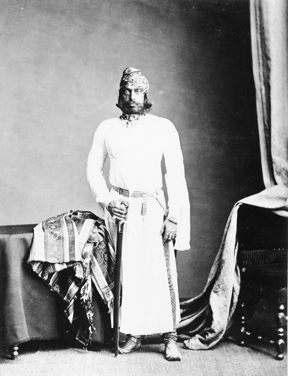 Maharaja Jaswant Singh II z Jodhpur, kolem 70. let 19. století od British Photographer