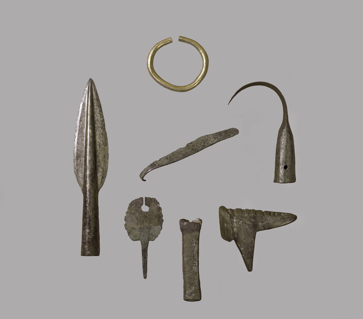 Hromada ozdob a nářadí, z Fresn-la-Mere, Francie, zlato a bronz z doby bronzové viz také 121148 od Bronze Age