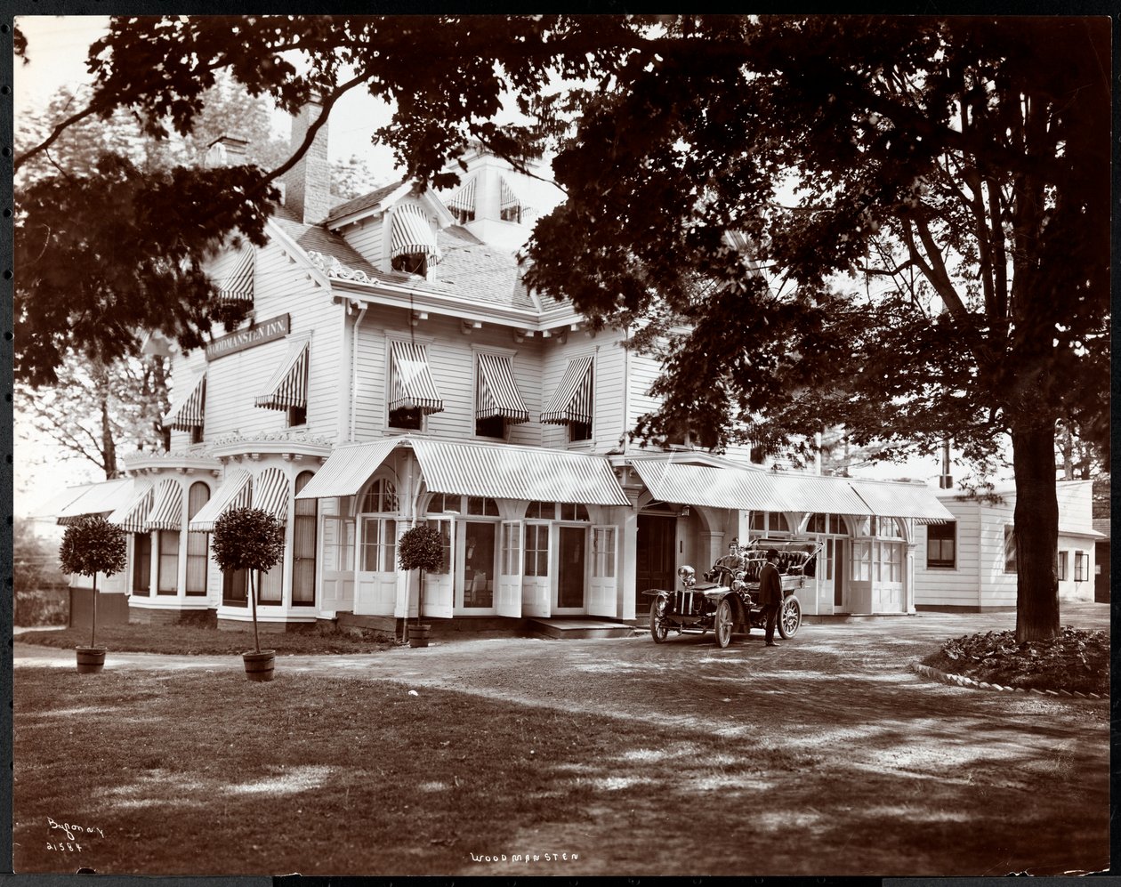 The Woodmansten Inn, Westchester, New York, 1906 (stříbrný želatinový tisk) od Byron Company
