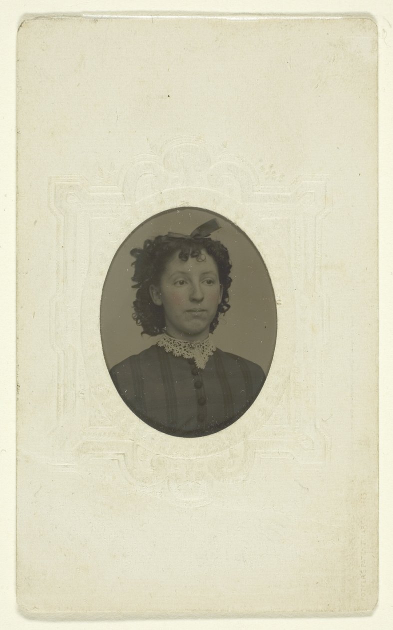 Portrét Violy Meadové od C. W. Mitchell