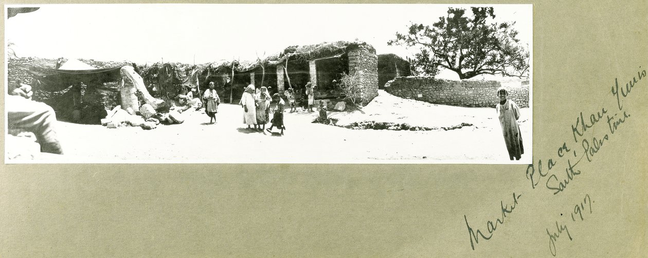 Market Place, Khan Yunis, Jižní Palestina, červenec 1917 od Capt. Arthur Rhodes