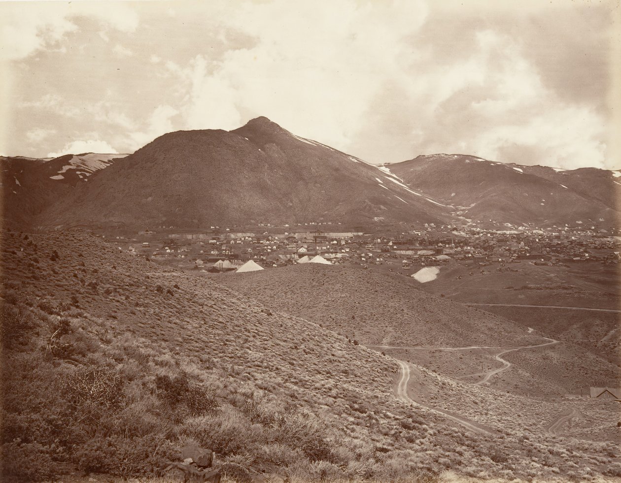 Virginia City, 1875, vytištěno ca. 1876. od Carleton Emmons Watkins