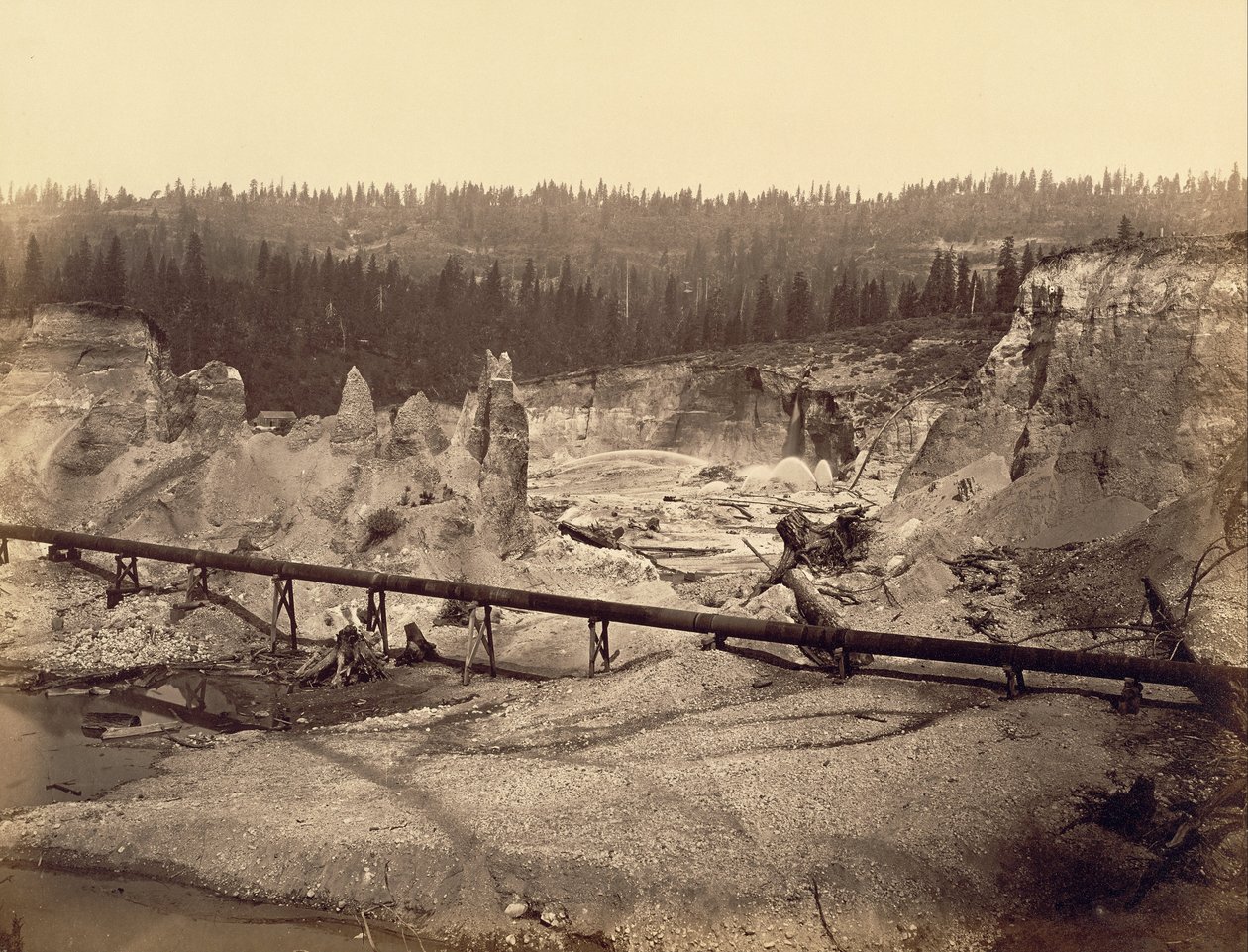 Malakoff Diggings, North Bloomfield, Kalifornie od Carleton Watkins