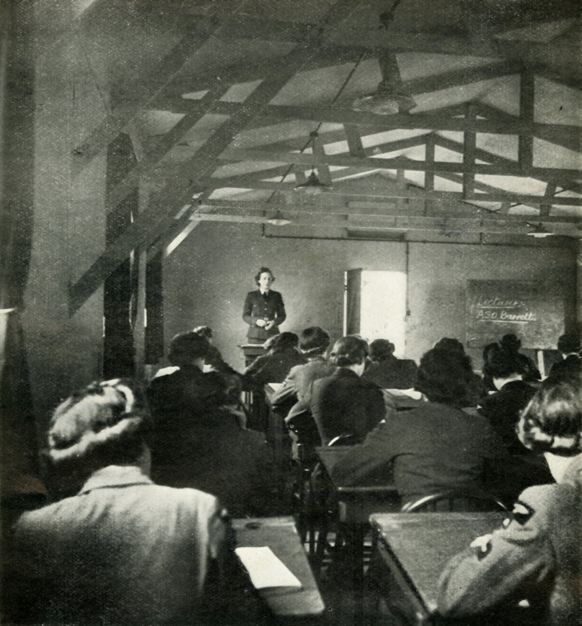 W.A.A.F. Důstojnické přednášky, c1943. od Cecil Beaton