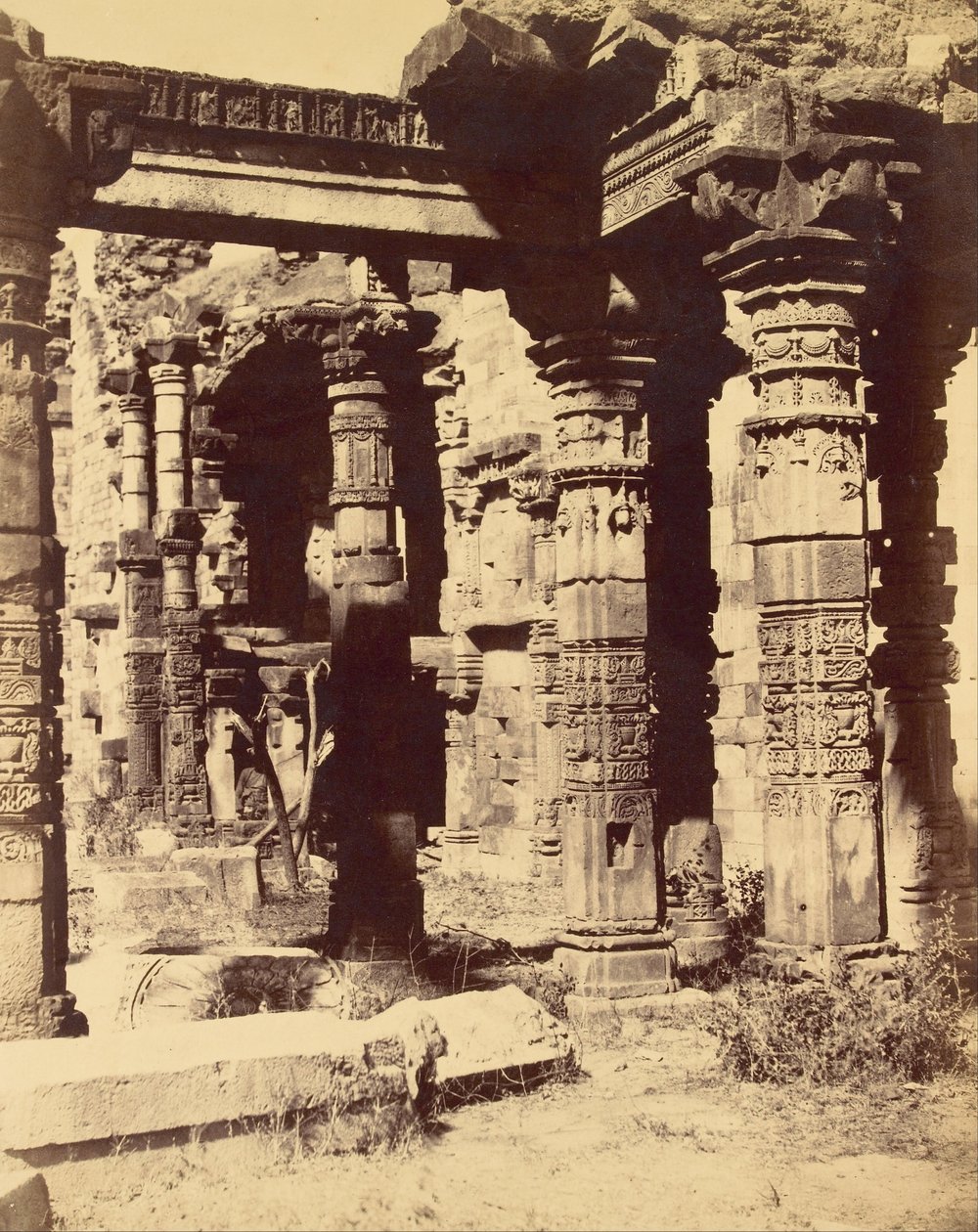 Exteriér hinduistického chrámu v Kootubu od Charles Moravia