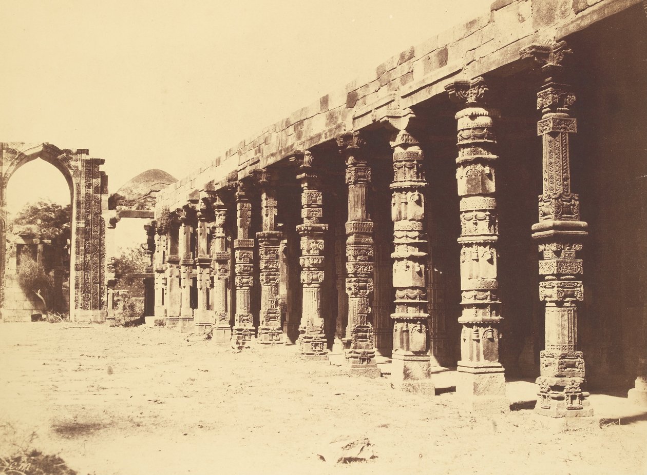 Interiér hinduistického chrámu v Kootubu od Charles Moravia