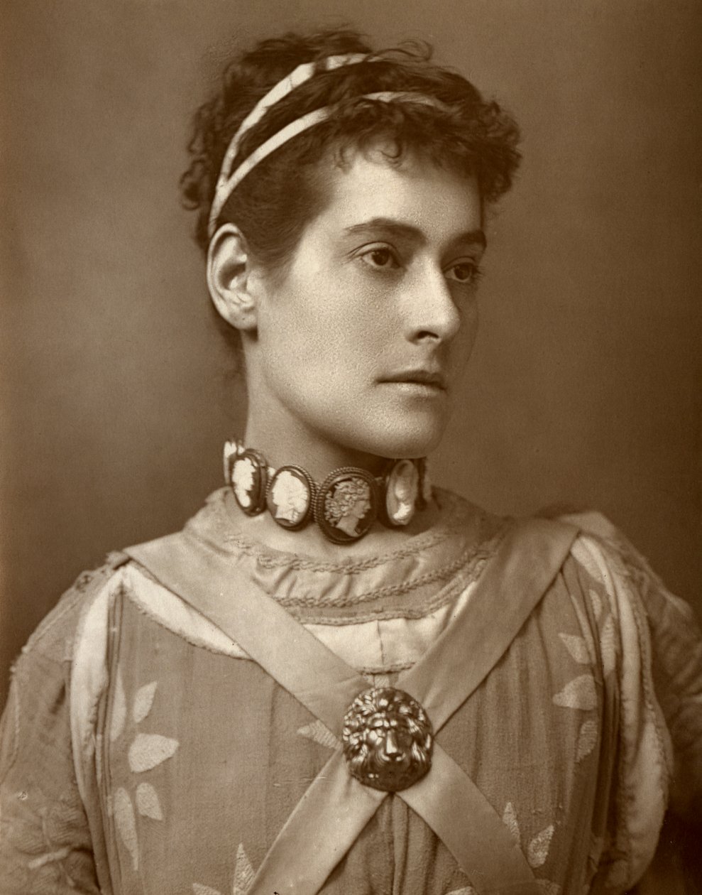 Myra Holme , britská herečka, 1884 od Charles A. Long
