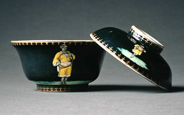 Cukřenka a kryt, období Qianlong (1736-95) c.1740 (porcelán) (viz také 314531) od Chinese School