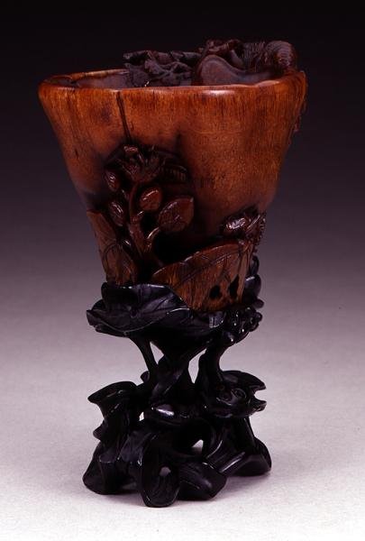 Libation cup, období Qianlong 1736-95, dynastie Ching (vyřezávaný roh nosorožce) (viz 142653-5 & 142694) od Chinese School