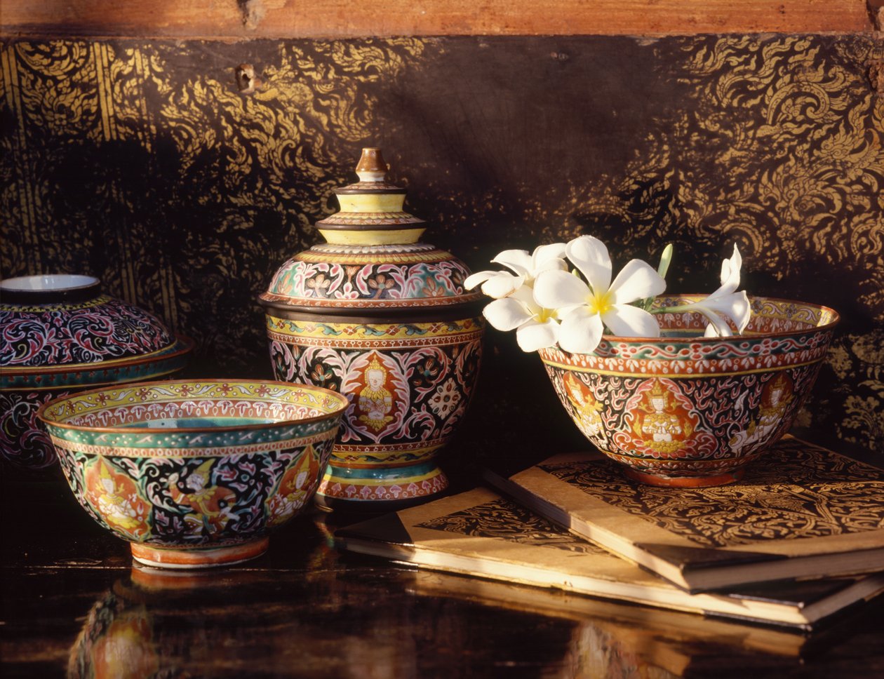 Bencharong pottery (keramika) od Chinese School