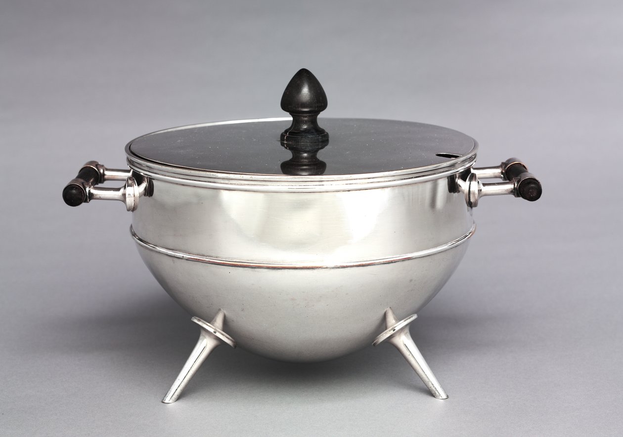 Tureen, vyrobený firmou Hukin & Heath, kolem roku 1880 od Christopher Dresser