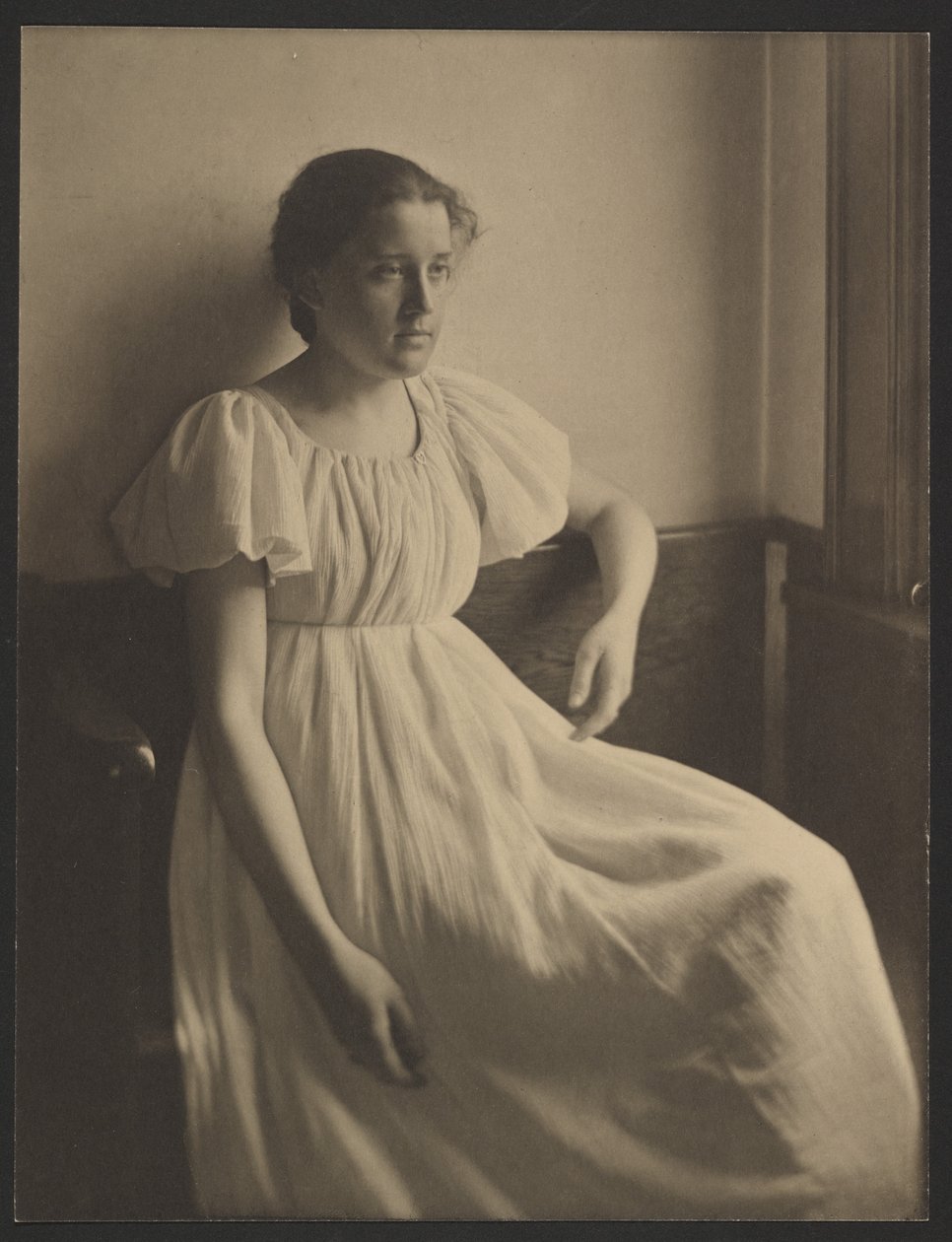 Bílé šaty od Clarence H. White