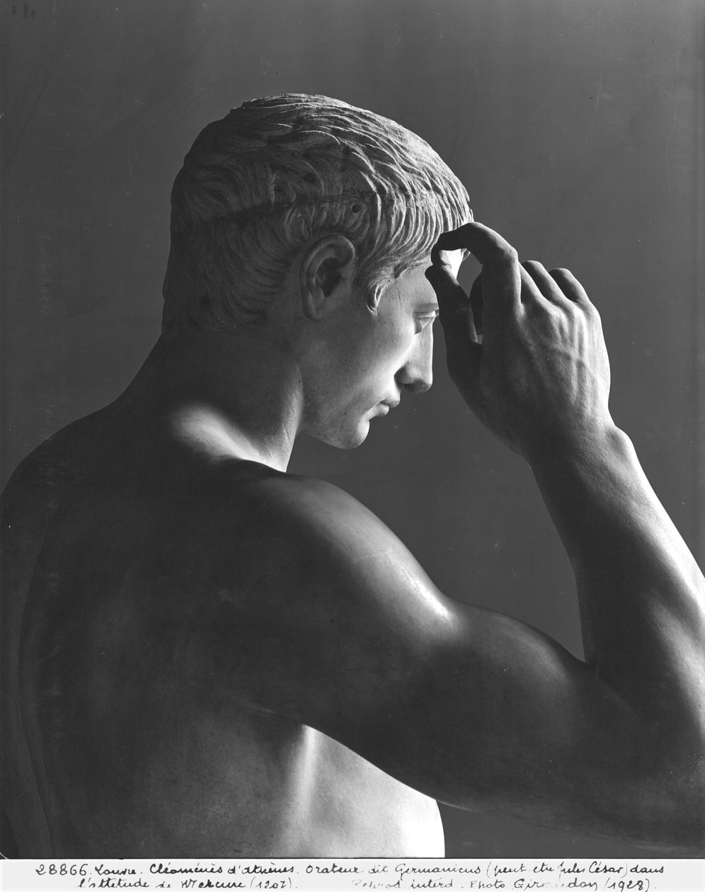 Marcellus jako Merkur, různě identifikovaný jako Germanicus, Caesar a Octavian, cca 23 př. n. l. (mramor) (detail) od Cleomenes