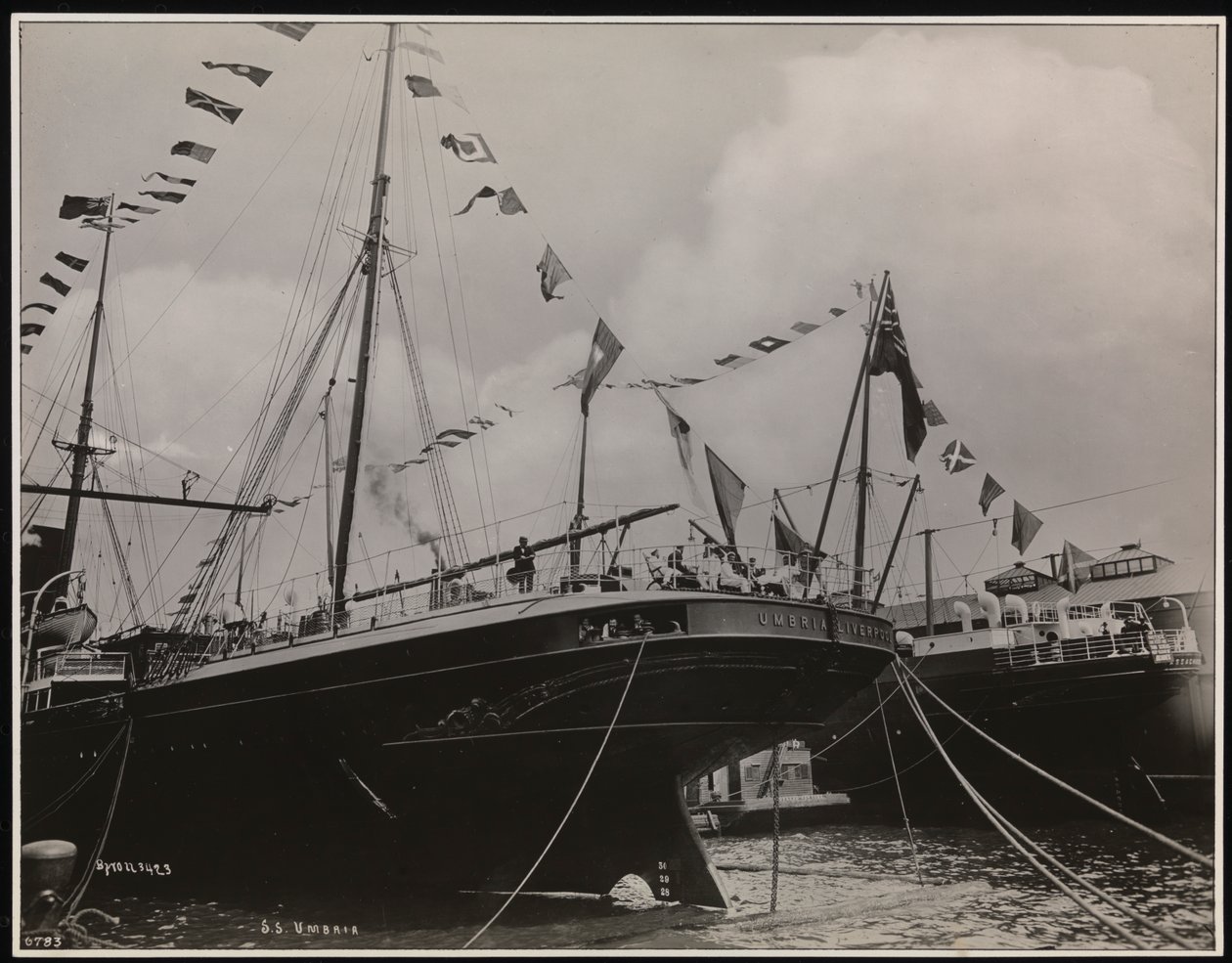 S.S. "Umbria" v doku, cca 1897 (černobílá fotografie) od Company Byron
