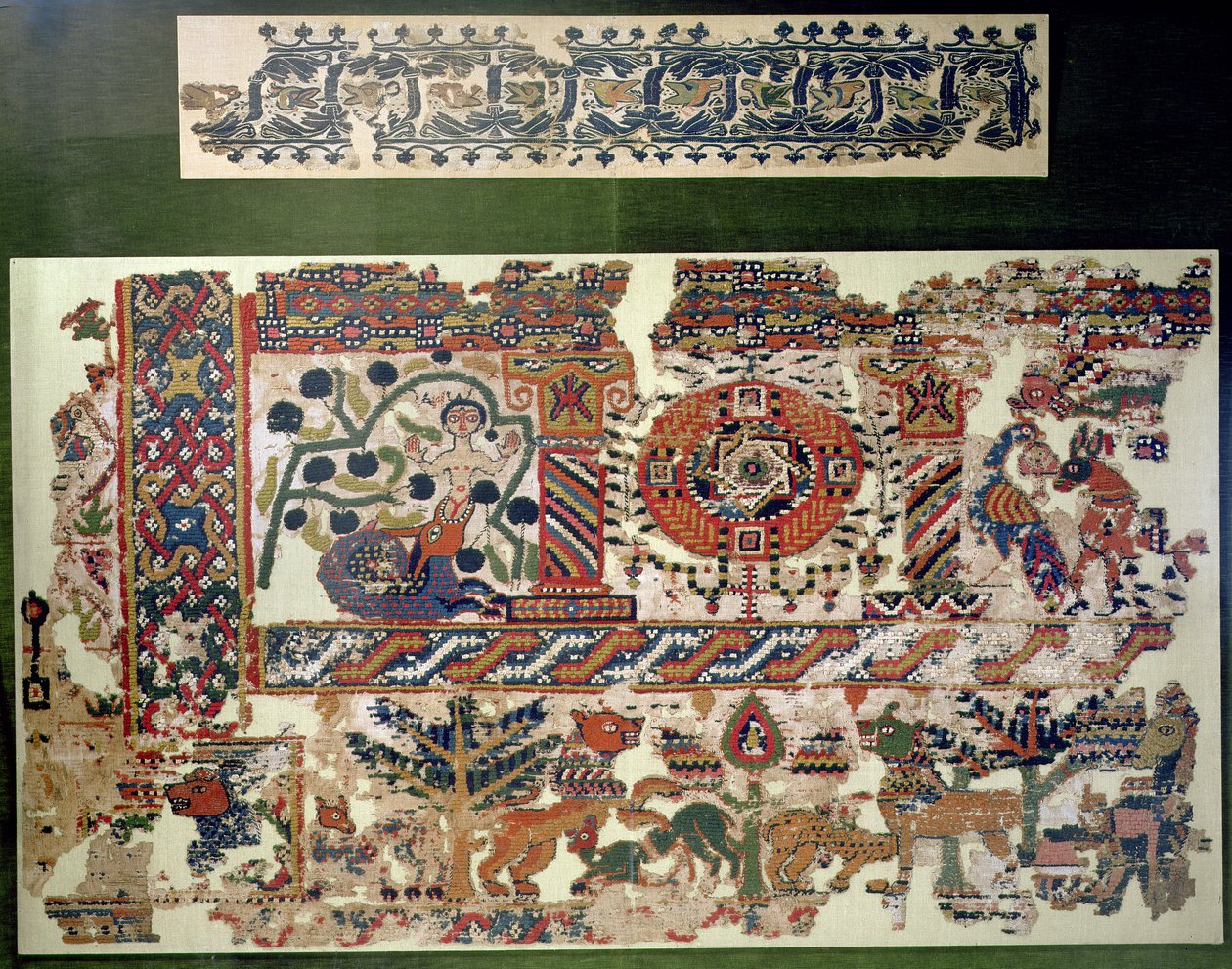 Fragment textilie zobrazující Jonáše a velrybu (len a vlna) od Coptic