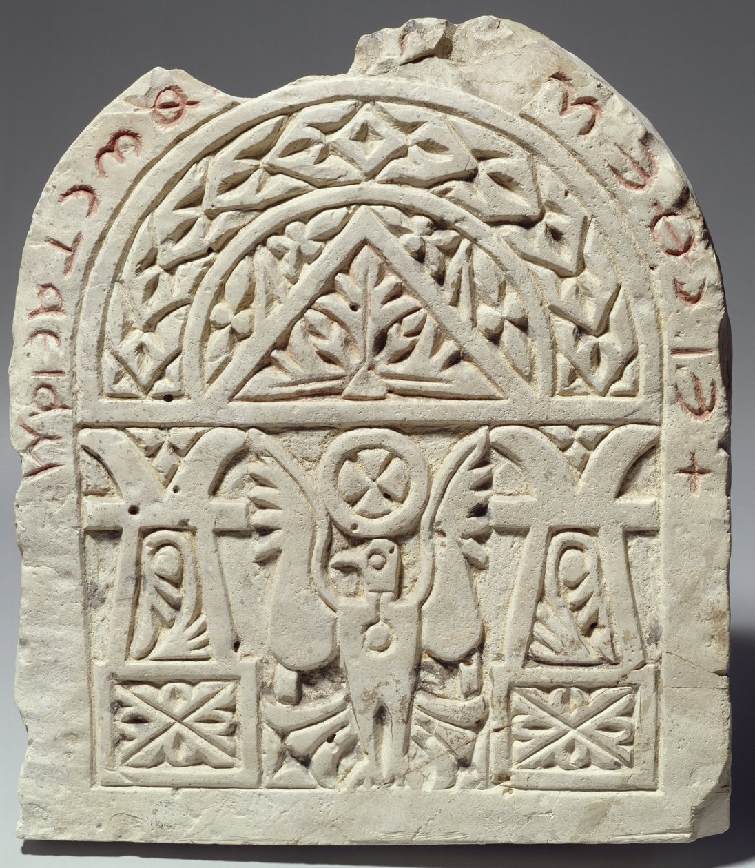 Pohřební stéla s holubicí nebo orlicí, 8.-9. století našeho letopočtu (vápenec) od Coptic