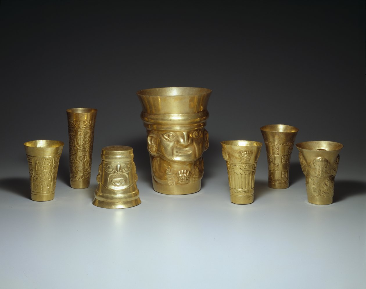Kádinky, 900-1100 (zlato) od Culture Sicán