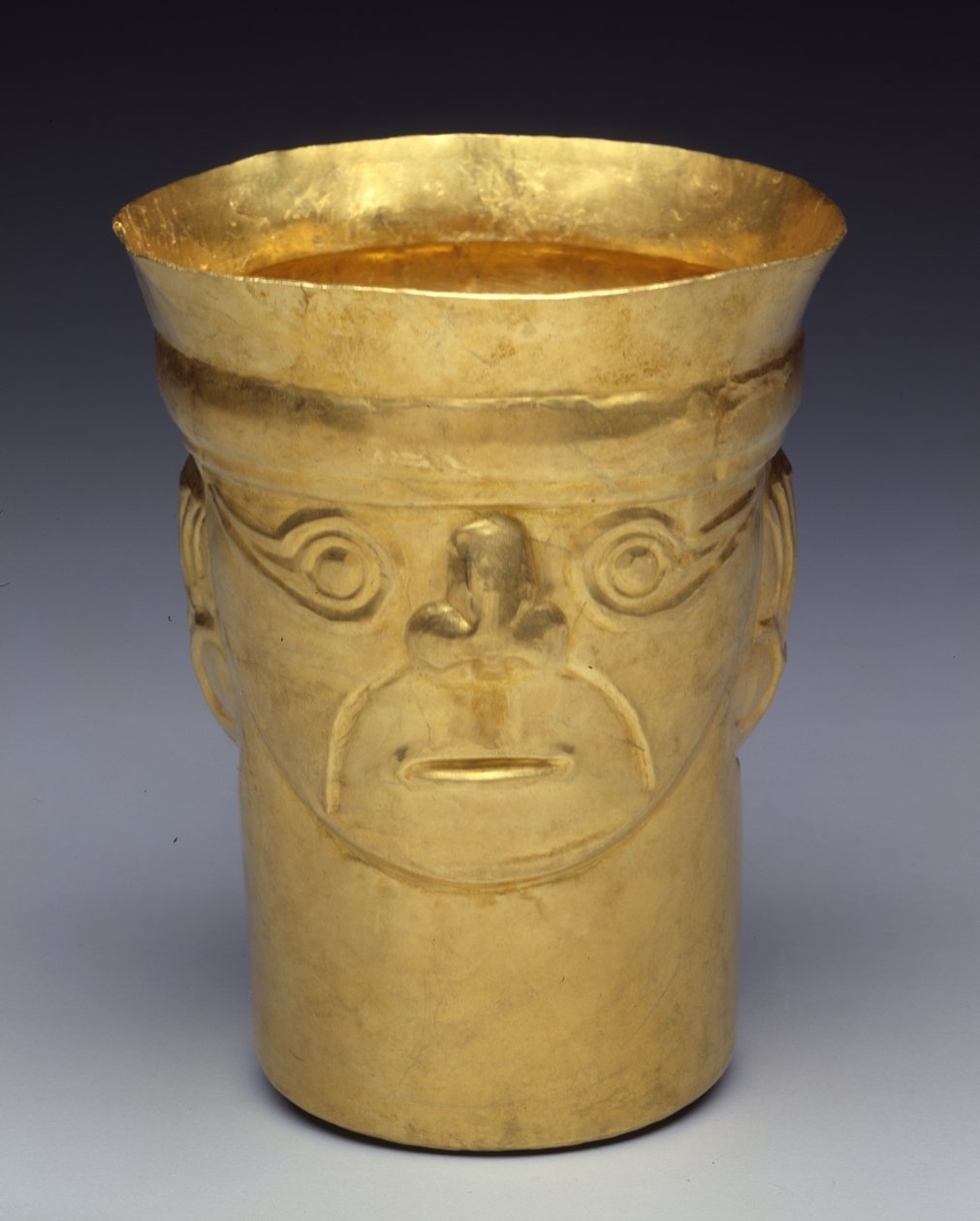 Double-Faced Cup, 900-1100 (zlato) od Culture Sicán