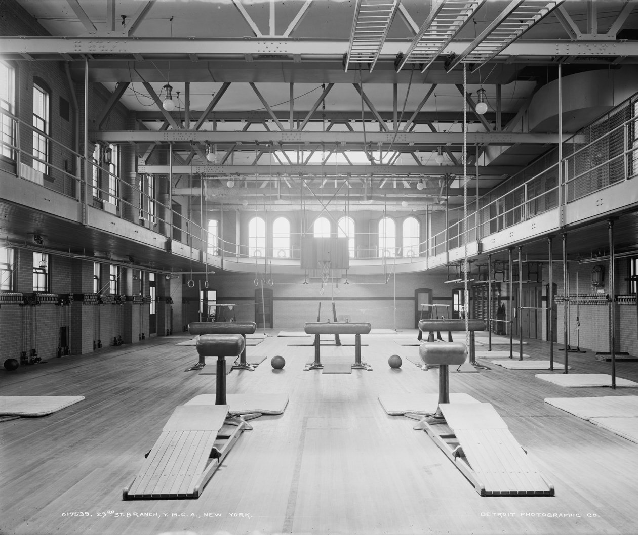 23rd St. Branch, Y.M.C.A., New York, cca 1900-06 od Detroit Publishing Co.