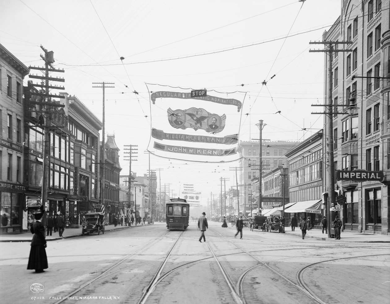 Falls Street, Niagara Falls, N.Y., kolem roku 1908 od Detroit Publishing Co.